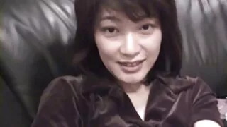 귀여운 소녀 부드럽게 빨 닭고 놀이기구는 그녀의 뜨거운 여자 친구의 닭