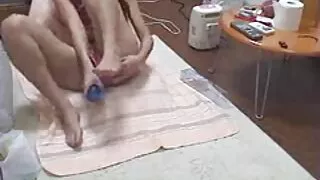훈련 대신 흥분한 부부는 뜨거운 섹스를 했습니다