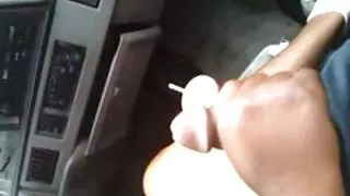 젊은 사람은 친구가 마사지와 접촉 그녀의 품종에 대한 섹스