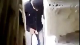 갈색 머리 새끼는 사람에서 다른 포즈와 부분의 정액에 음부