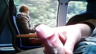 남편은 그의 집에 가서 두 자지와 그의 사랑하는 아내의 새끼를 스트레칭 동료를 제안했다
