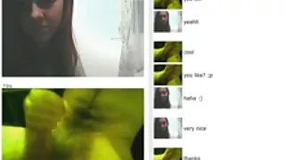 사람이 감싸고 소녀 강아지고 돌아와 그녀의 콘돔